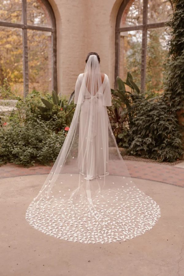 ANISA | ILLUSION PETAL VEIL - Image 6