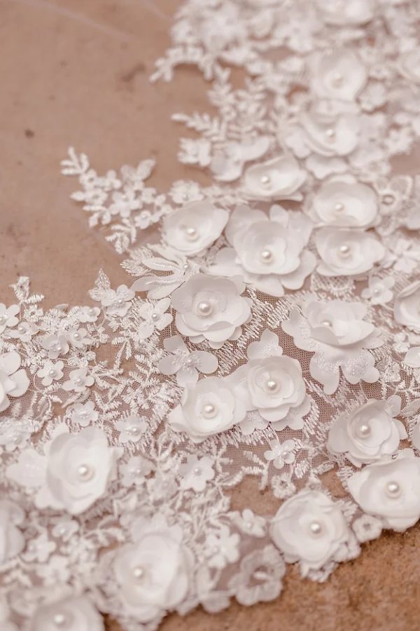 CECILIA | NARROW FLOWER LACE VEIL - Image 6