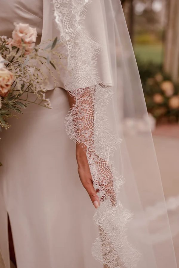 CHARLOTTE | CHANTILLY LACE VEIL - Image 4