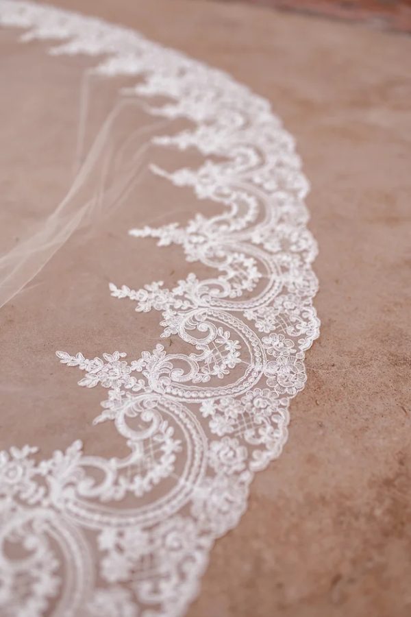 LACEY | WIDE LACE VEIL - Image 3