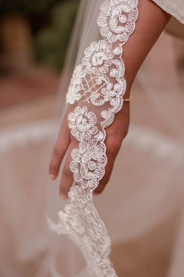 LACEY | WIDE LACE VEIL - Image 2