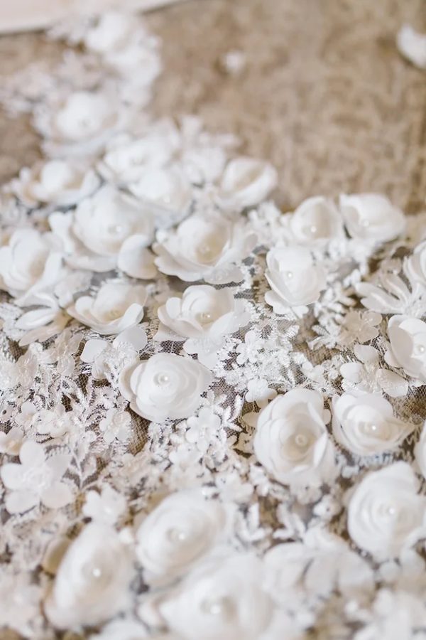 LAURA | FLOWER LACE VEIL - Image 2