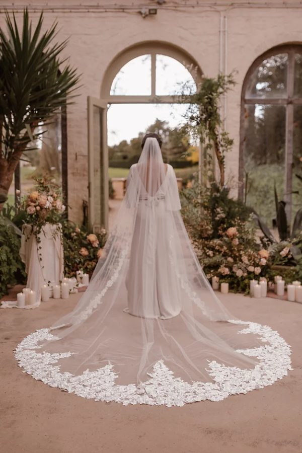 NINA | FLORAL LACE VEIL - Image 3