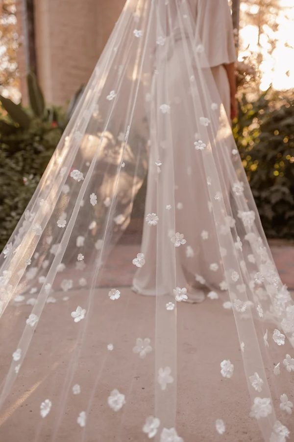 SOPHIE | DRAMATIC FLOWER VEIL - Image 5