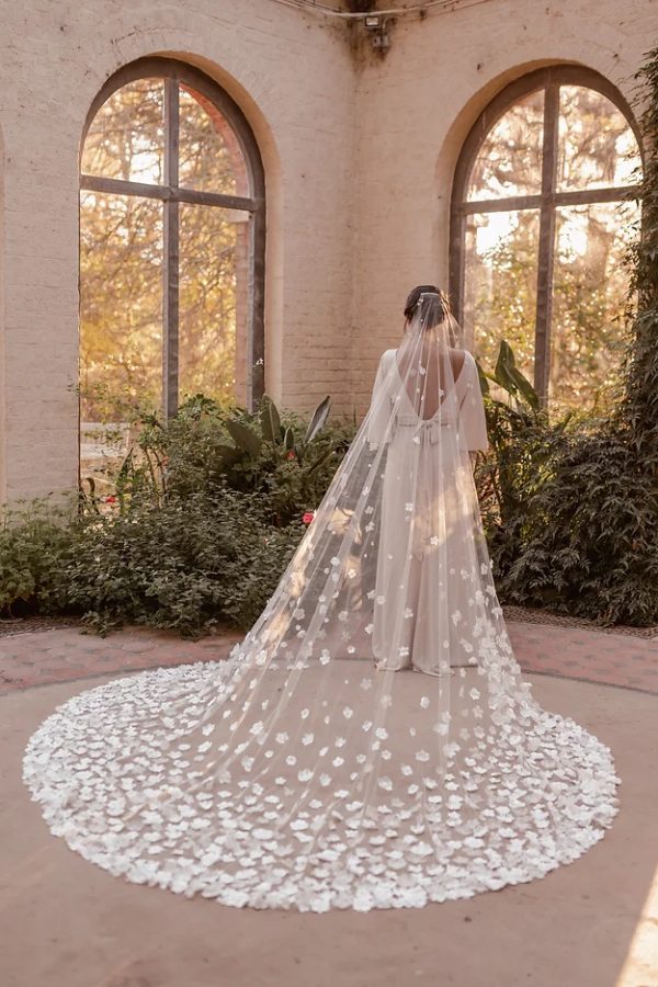 SOPHIE | DRAMATIC FLOWER VEIL - Image 4