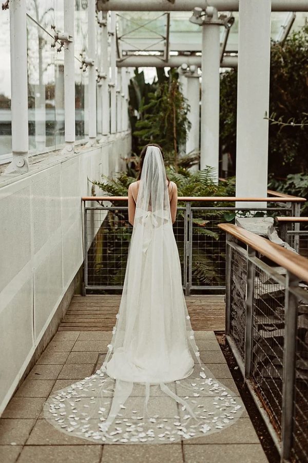 VIOLETTE | SCATTER FLOWER VEIL - Image 2