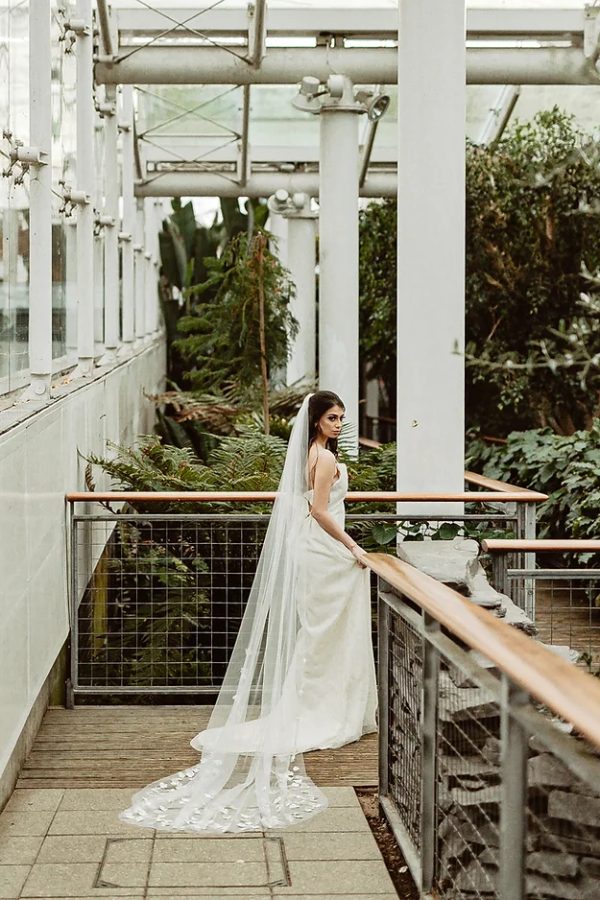 VIOLETTE | SCATTER FLOWER VEIL - Image 3