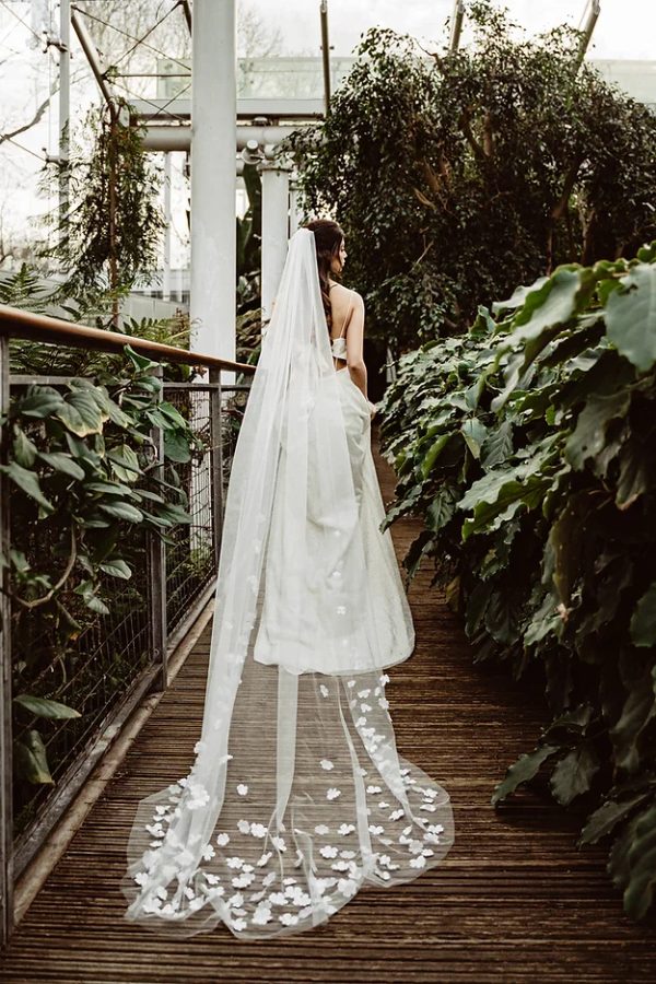 VIOLETTE | SCATTER FLOWER VEIL - Image 4