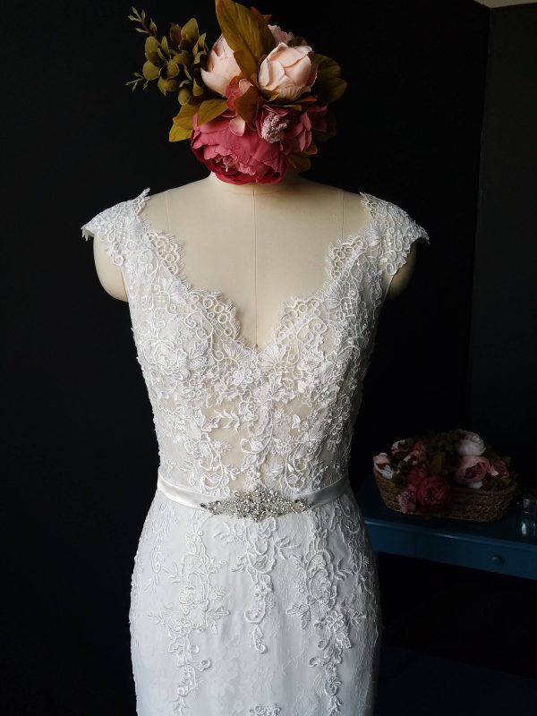 Cap Sleeves Mermaid Lace Wedding Dress,V Neck Beaded Lace Fishtail Wedding Gown, Lace Wedding Dress Wedding Gown - Image 4