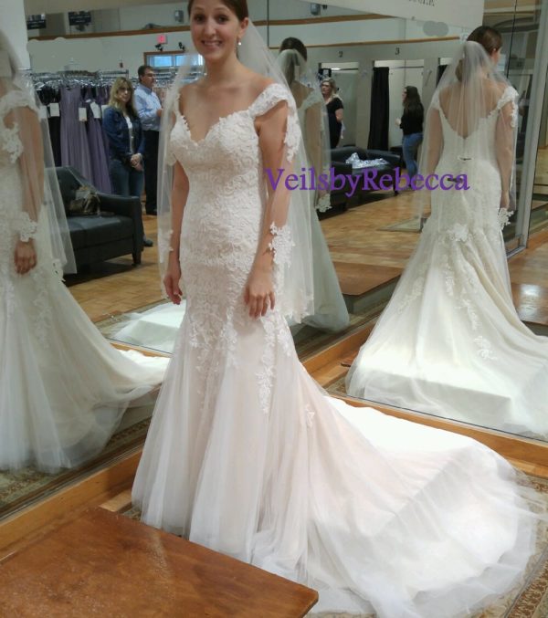 Il Fullxfull.1543400379 3vuw.jpg 1 tier fingertip Alencon lace veil-Lace Fingertip wedding veil-Scattered Lace Applique Veil Fingertip-Short floral lace applique veil V640B - Image 2