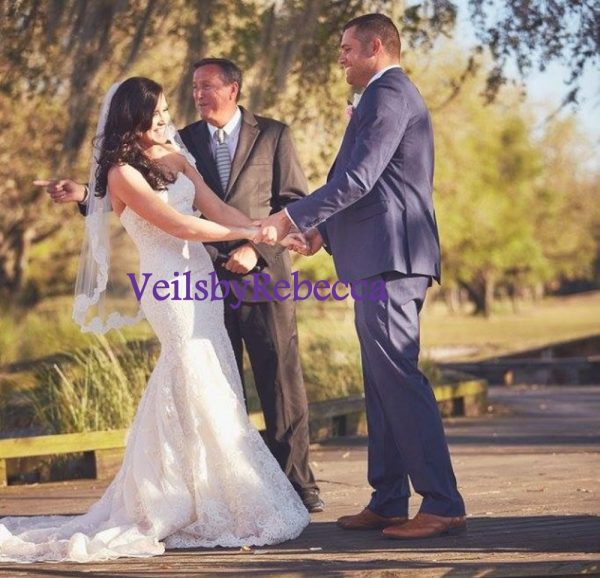 1 Tier Lace fingertip veil, Short fingertip lace wedding veil, lace veil fingertip-1 short French Alencon lace bridal veil V647 - Image 2