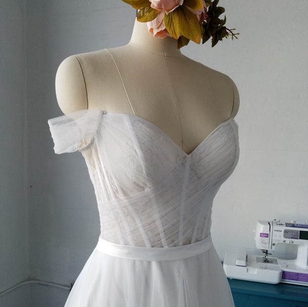 Simple off shoulder lace tulle beach wedding dress, boho lace wedding dress with tulle skirt, bohemian sweetheart A-line lace wedding gown - Image 2