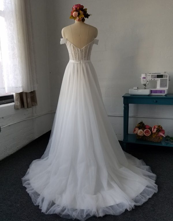 Simple off shoulder lace tulle beach wedding dress, boho lace wedding dress with tulle skirt, bohemian sweetheart A-line lace wedding gown - Image 3