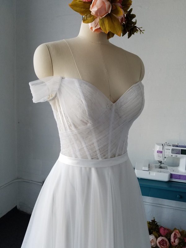 Simple off shoulder lace tulle beach wedding dress, boho lace wedding dress with tulle skirt, bohemian sweetheart A-line lace wedding gown - Image 4