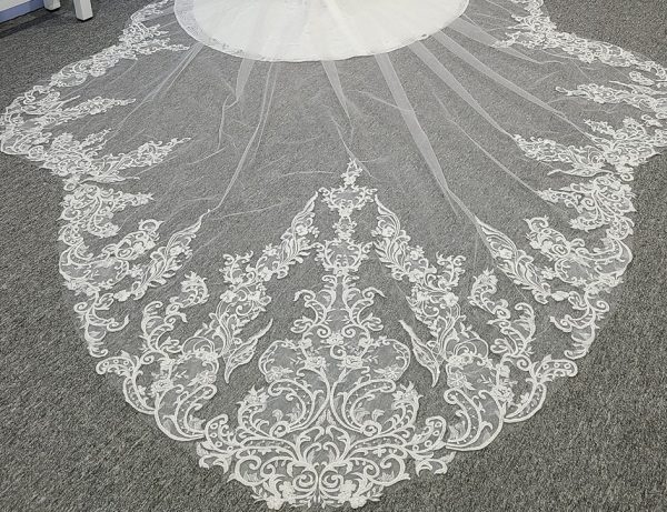 Sequins floral lace wedding veil, lace bridal veil cathedral, scallop bottom floral lace bridal veil R298 - Image 3