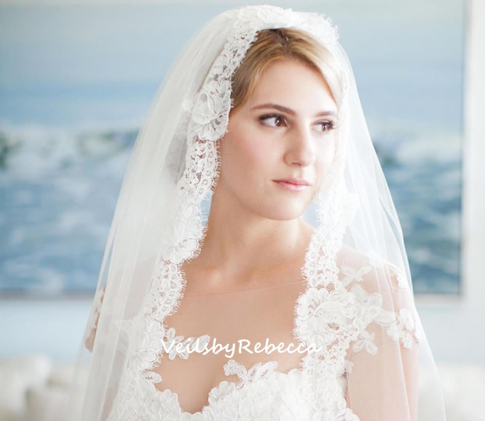 Il Fullxfull.5659434444 Dbp1.jpg 1 tier cathedral Spanish Mantilla Catholic wedding veil, 1st Communion Mantilla bridal Veil V621L - Image 1